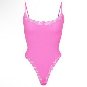 SKIMS Fits Everybody Lace Cami Bodysuit Thong Taffy